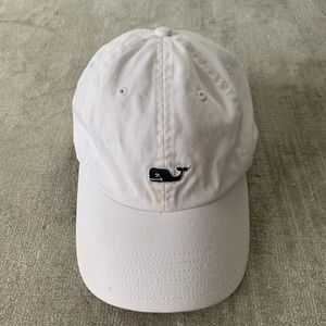 white vineyard vines hat